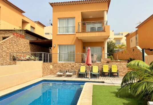 Two storey villa for sale in Puerto de Santiago